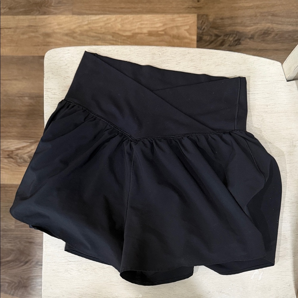 Arie Offline Crossover Flowy Short
